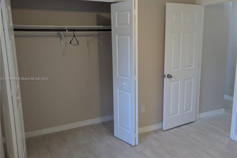 Villa ou maison à louer à Miami, Floride: 2 chambres, 92.9 m2 № 1973358 - photo 12