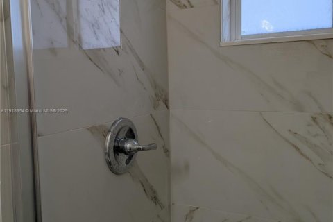 Villa ou maison à louer à Miami, Floride: 2 chambres, 92.9 m2 № 1973358 - photo 8