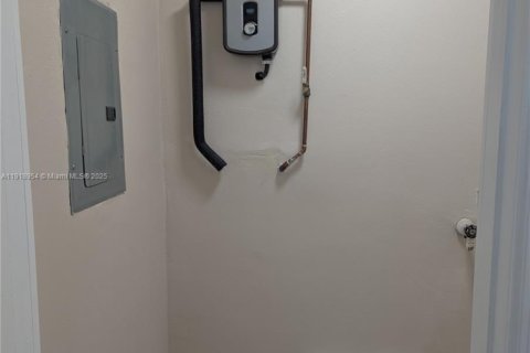 Villa ou maison à louer à Miami, Floride: 2 chambres, 92.9 m2 № 1973358 - photo 14