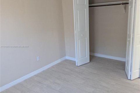 Villa ou maison à louer à Miami, Floride: 2 chambres, 92.9 m2 № 1973358 - photo 10