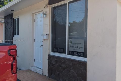 Villa ou maison à louer à Miami, Floride: 2 chambres, 92.9 m2 № 1973358 - photo 1
