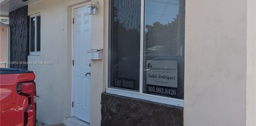 Villa ou maison à Miami, Floride 2 chambres, 92.9 m2 № 1973358