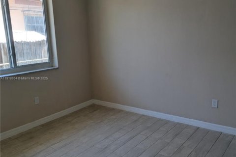 Villa ou maison à louer à Miami, Floride: 2 chambres, 92.9 m2 № 1973358 - photo 11