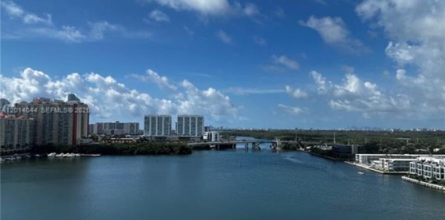 Condo à Sunny Isles Beach, Floride, 3 chambres  № 2076064