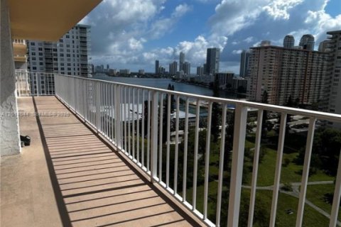 Copropriété à louer à Sunny Isles Beach, Floride: 3 chambres, 164.9 m2 № 2076064 - photo 3