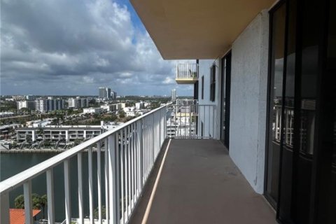 Copropriété à louer à Sunny Isles Beach, Floride: 3 chambres, 164.9 m2 № 2076064 - photo 4