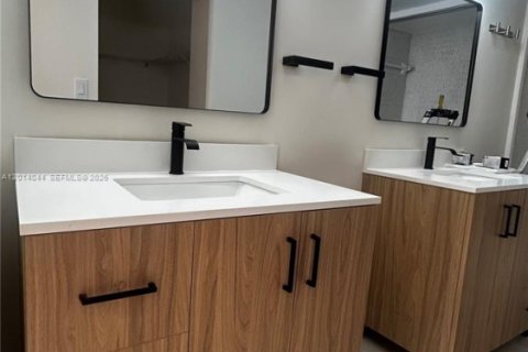 Copropriété à louer à Sunny Isles Beach, Floride: 3 chambres, 164.9 m2 № 2076064 - photo 8