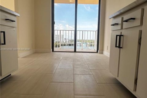 Copropriété à louer à Sunny Isles Beach, Floride: 3 chambres, 164.9 m2 № 2076064 - photo 6