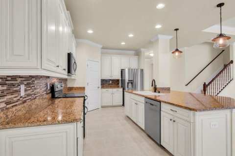 House in Fish Hawk, Florida 5 bedrooms, 330.73 sq.m. № 1899275 - photo 16