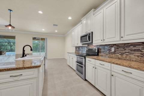 House in Fish Hawk, Florida 5 bedrooms, 330.73 sq.m. № 1899275 - photo 17