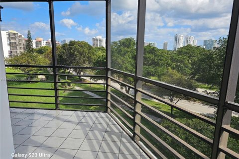 Condo in Aventura, Florida, 2 bedrooms  № 2069168 - photo 2