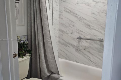 Condo in Aventura, Florida, 2 bedrooms  № 2069168 - photo 9