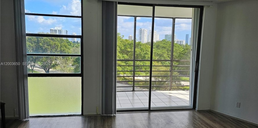 Condo in Aventura, Florida, 2 bedrooms  № 2069168