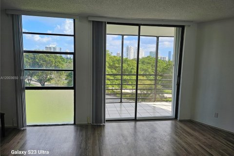 Condo in Aventura, Florida, 2 bedrooms  № 2069168 - photo 3