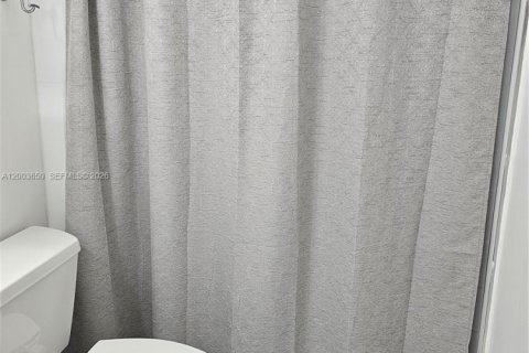 Condo in Aventura, Florida, 2 bedrooms  № 2069168 - photo 17