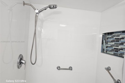Condo in Aventura, Florida, 2 bedrooms  № 2069168 - photo 15