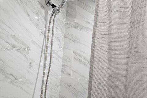 Condo in Aventura, Florida, 2 bedrooms  № 2069168 - photo 29