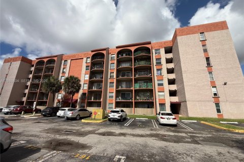 Condo in Miami, Florida, 1 bedroom  № 2051579 - photo 19