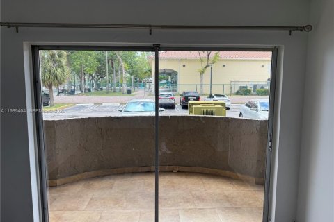 Condo in Miami, Florida, 1 bedroom  № 2051579 - photo 13