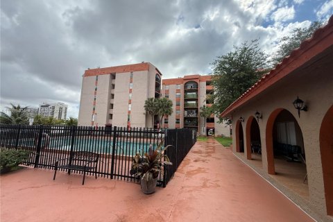 Condo in Miami, Florida, 1 bedroom  № 2051579 - photo 17