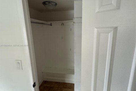 Condo in Miami, Florida, 1 bedroom  № 2051579 - photo 12