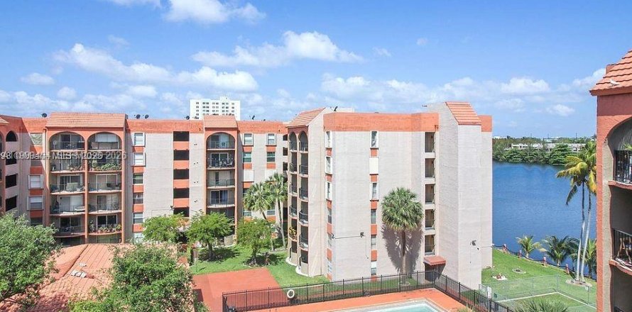 Кондоминиум с 1 спальней в Майами, Флорида № 2051579