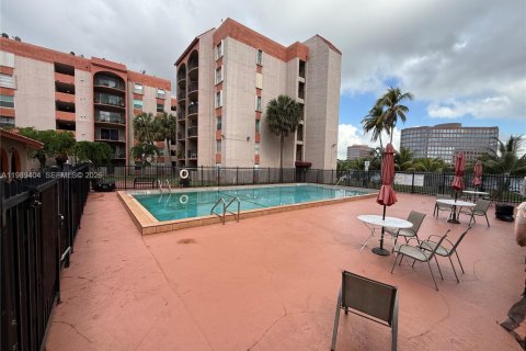Condo in Miami, Florida, 1 bedroom  № 2051579 - photo 16