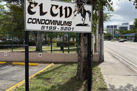 Condo in Miami, Florida, 1 bedroom  № 2051579 - photo 18