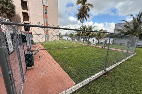 Condo in Miami, Florida, 1 bedroom  № 2051579 - photo 15