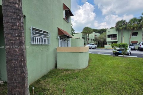 Copropriété à vendre à Miami, Floride: 2 chambres, 93.74 m2 № 2424941 - photo 25