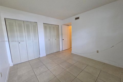 Copropriété à vendre à Miami, Floride: 2 chambres, 93.74 m2 № 2424941 - photo 17