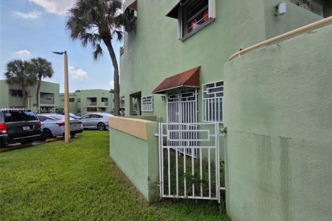 Copropriété à vendre à Miami, Floride: 2 chambres, 93.74 m2 № 2424941 - photo 14