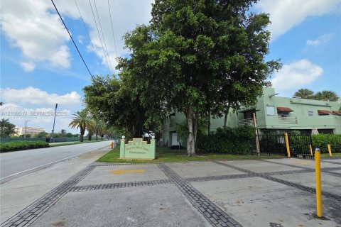 Copropriété à vendre à Miami, Floride: 2 chambres, 93.74 m2 № 2424941 - photo 2