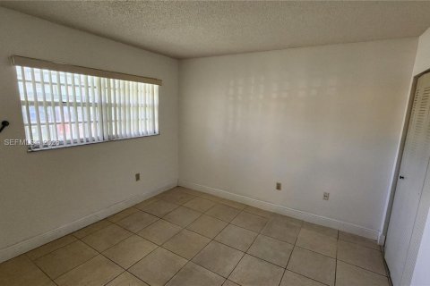 Copropriété à vendre à Miami, Floride: 2 chambres, 93.74 m2 № 2424941 - photo 27