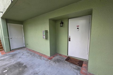 Copropriété à vendre à Miami, Floride: 2 chambres, 93.74 m2 № 2424941 - photo 4