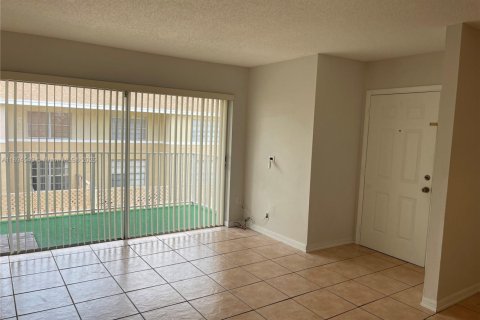 Купить кондоминиум в Дорал, Флорида 2 спальни, 98.48м2, № 1948642 - фото 6