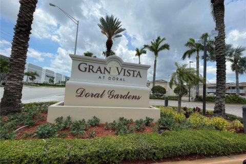 Купить кондоминиум в Дорал, Флорида 2 спальни, 98.48м2, № 1948642 - фото 1