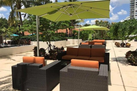 Condominio en venta en Sunny Isles Beach, Florida, 1 dormitorio, 92.07 m2 № 2044494 - foto 15