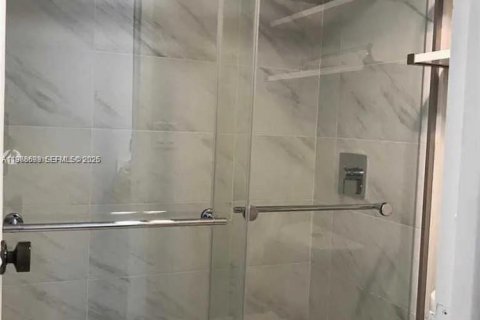 Condominio en venta en Sunny Isles Beach, Florida, 1 dormitorio, 92.07 m2 № 2044494 - foto 11