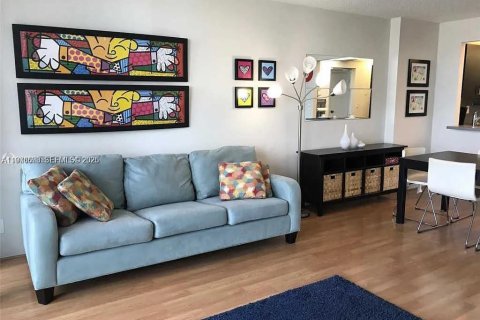 Condominio en venta en Sunny Isles Beach, Florida, 1 dormitorio, 92.07 m2 № 2044494 - foto 2