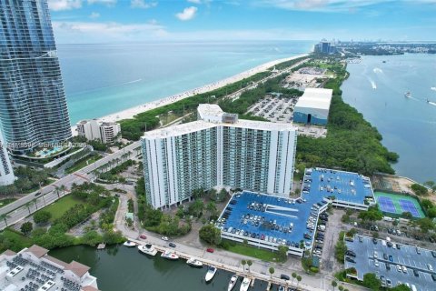 Condominio en venta en Sunny Isles Beach, Florida, 1 dormitorio, 92.07 m2 № 2044494 - foto 21