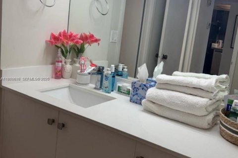 Condominio en venta en Sunny Isles Beach, Florida, 1 dormitorio, 92.07 m2 № 2044494 - foto 12