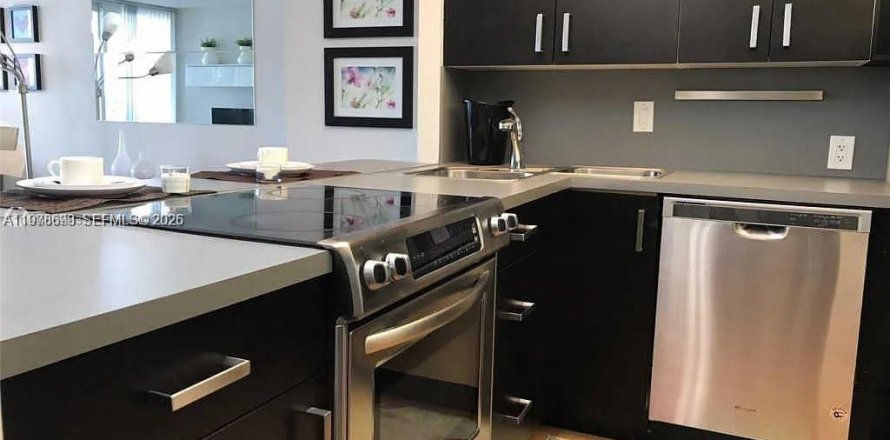 Condominio en Sunny Isles Beach, Florida, 1 dormitorio  № 2044494