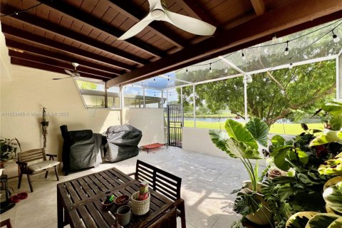 Townhouse in Miami, Florida 2 bedrooms, 118.91 sq.m. № 1790993 - photo 23