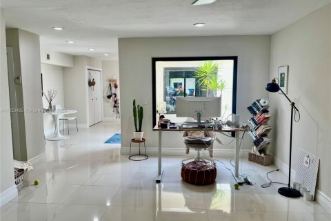 Townhouse in Miami, Florida 2 bedrooms, 118.91 sq.m. № 1790993 - photo 8
