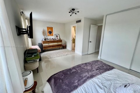 Townhouse in Miami, Florida 2 bedrooms, 118.91 sq.m. № 1790993 - photo 14
