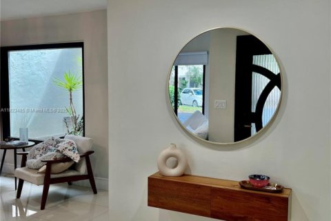 Townhouse in Miami, Florida 2 bedrooms, 118.91 sq.m. № 1790993 - photo 2