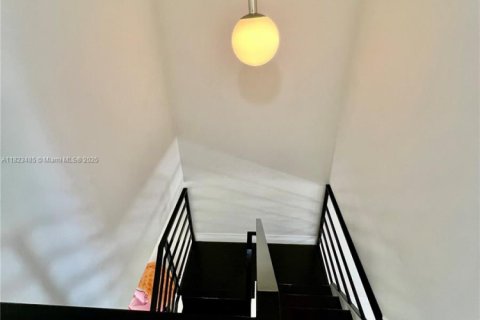 Townhouse in Miami, Florida 2 bedrooms, 118.91 sq.m. № 1790993 - photo 13