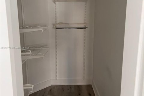 Copropriété à louer à Miami, Floride: 2 chambres, 91.51 m2 № 1860008 - photo 9