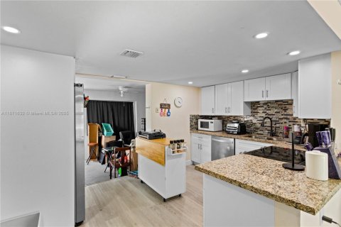 Casa en venta en Hollywood, Florida, 3 dormitorios, 109.44 m2 № 1926359 - foto 19